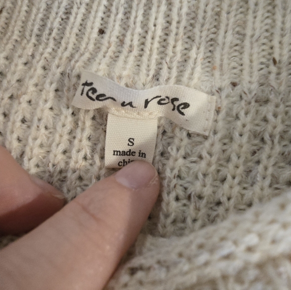 Tea n Rose Knit Embroidery Mock Neck Sweater Size Small - Picture 2 of 7